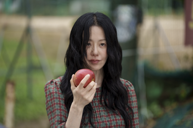K-drama-‘Queen-Mantis-Asks-Can-A-Serial-Killer-Mother-Still-Love-Her-Child