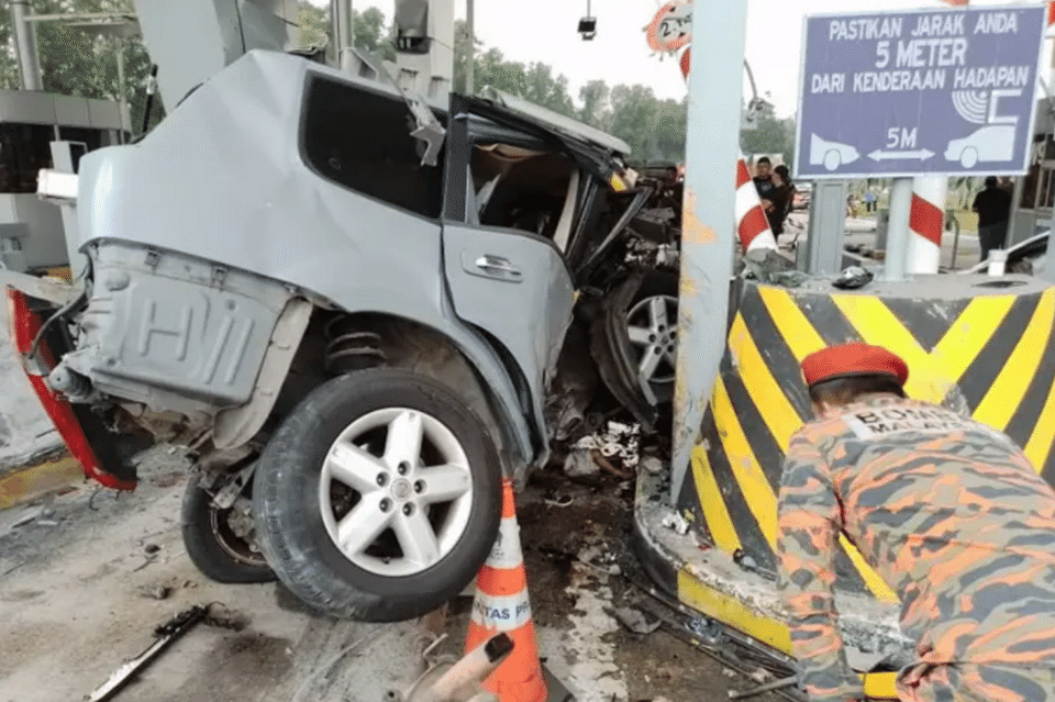 Baby-Boy-Dies-8-Others-Hurt-In-Four-Vehicle-Crash-At-Bukit-Kajang-Toll-Plaza-In-Malaysia