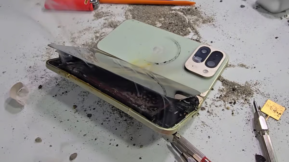 Google-Pixel-10-Pro-Fold-Explodes-During-JerryRigEverythings-Durability-Test
