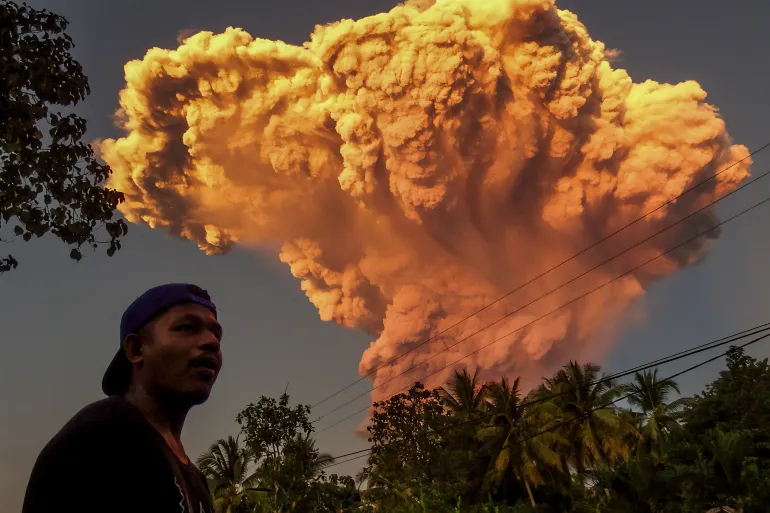 Indonesias-Mount-Lewotobi-Laki-Laki-Erupts-Sends-Volcanic-Ash-10km-High