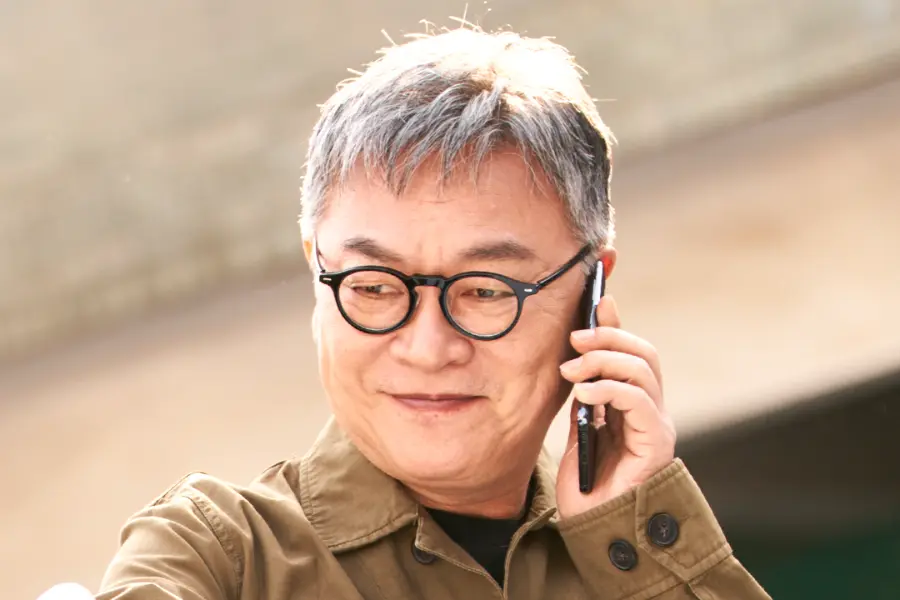 Kim-Eui-Sung-Returns-As-Leader-Of-Rainbow-Taxi-In-Taxi-Driver-3