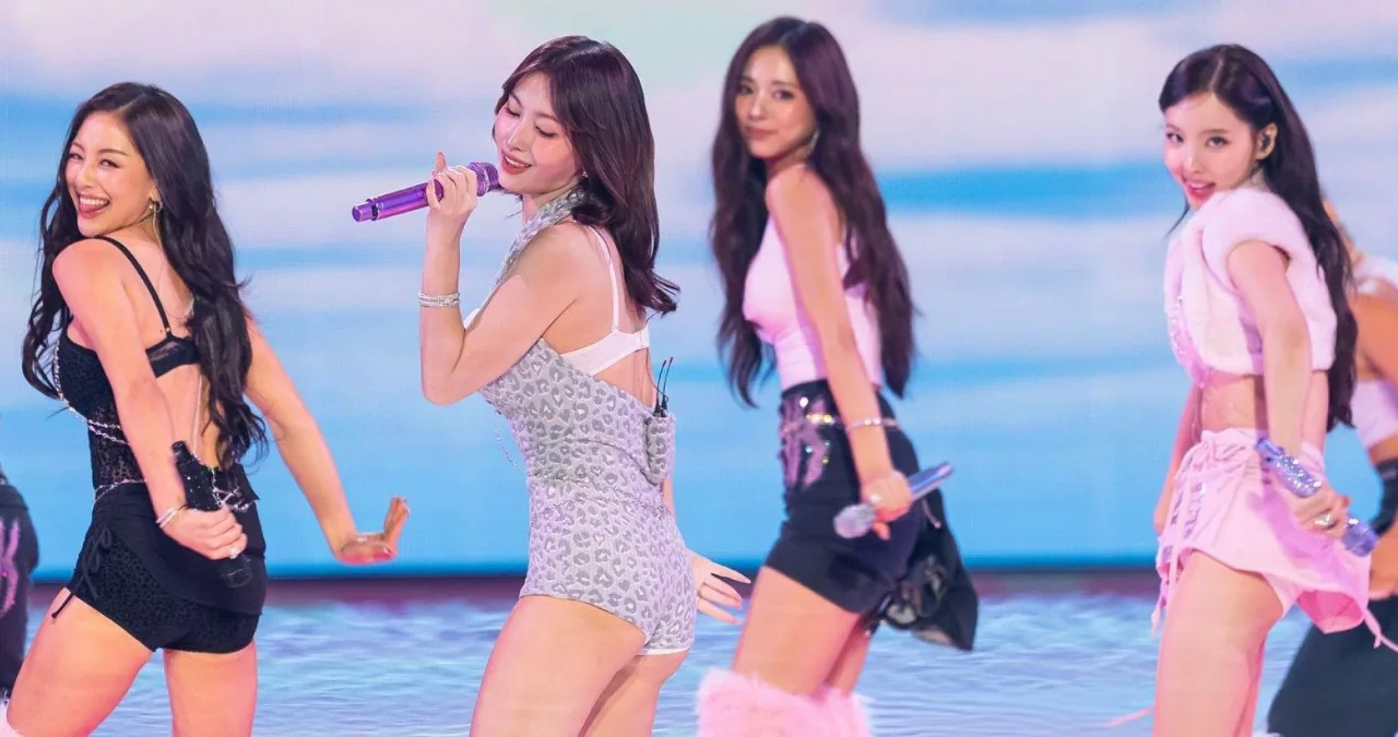 TWICE-At-Victorias-Secret-Fashion-Show-2025-Jihyo-Momo-Nayeon-Tzuyu-Serve-Energetic-Performance