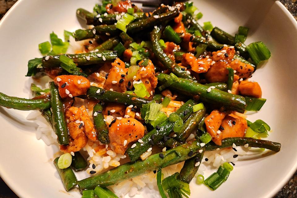 Fiery-Gochujang-Chicken-Stir-Fry-Recipe-With-Green-Beans-20-Minutes