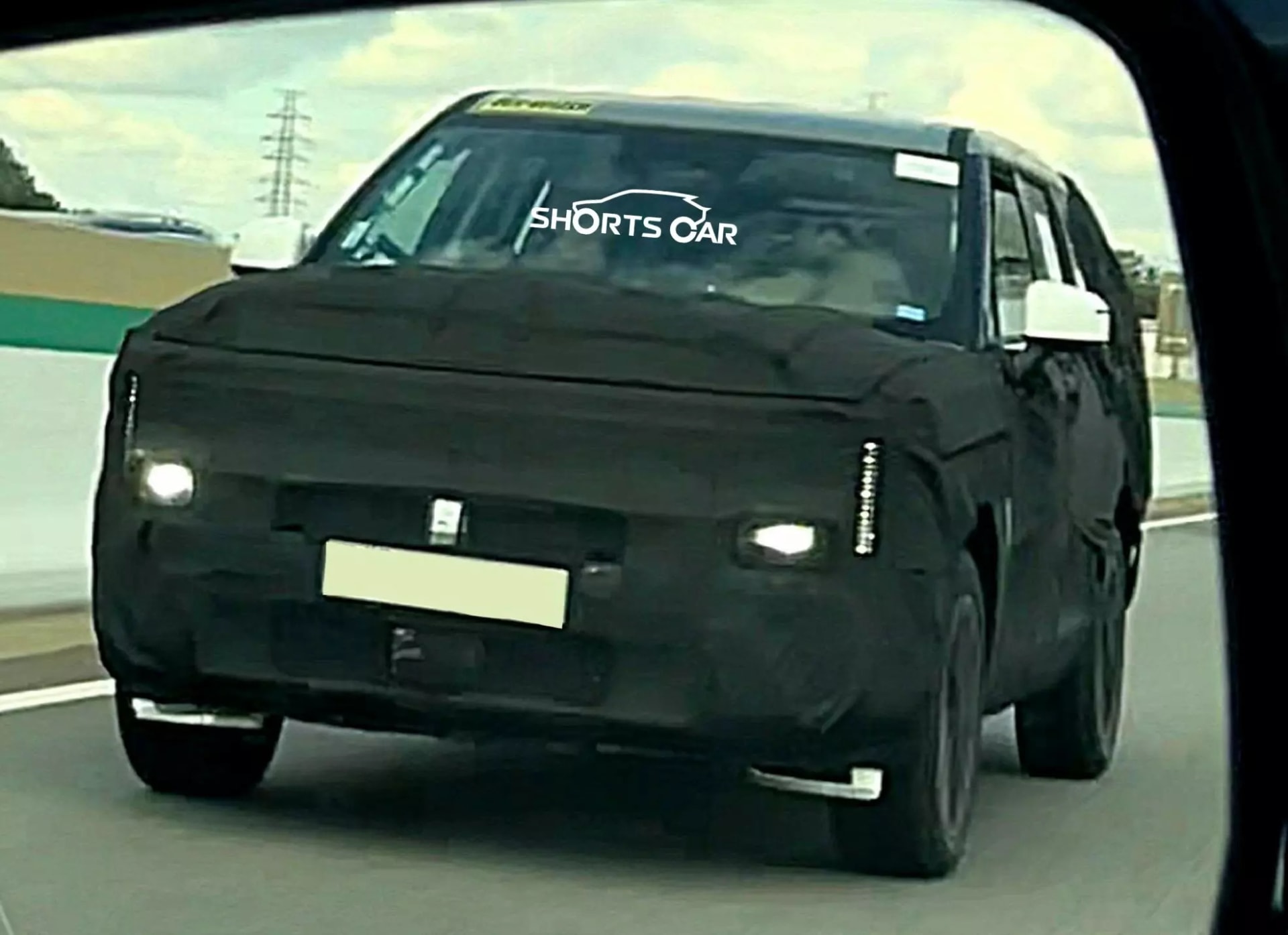 New-Hyundai-Santa-Fe-Spotted-With-A-Handsome-New-Face