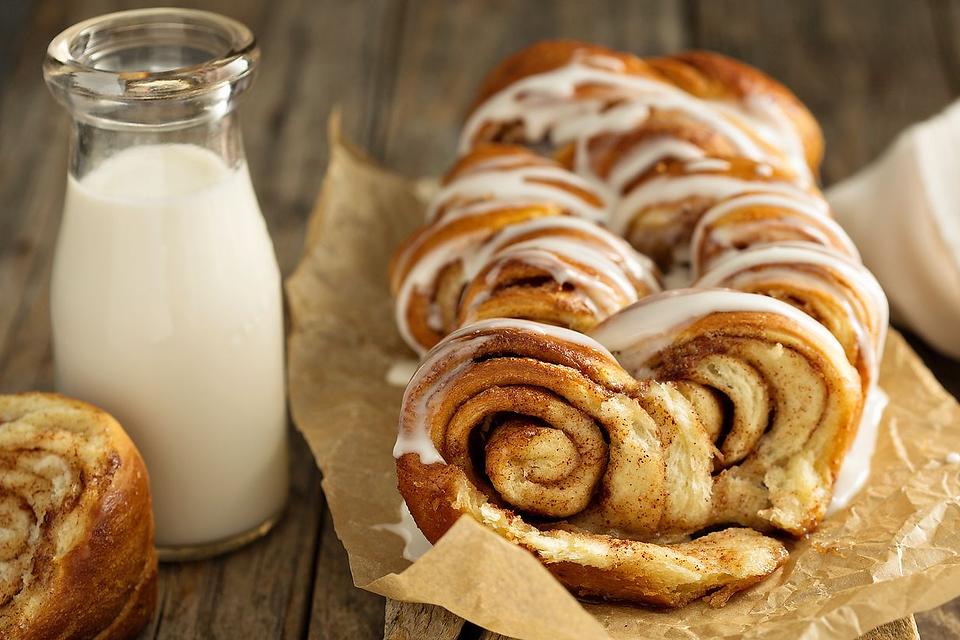 Not-Taylor-Swifts-Cinnamon-Roll-Recipe-A-Shortcut-Cinnamon-Roll-Bread-Recipe-3-Ingredients