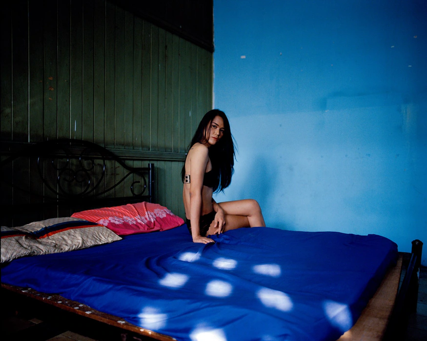 Portraits-Of-Sex-Workers-Just-Before-A-‘Charged-Encounter