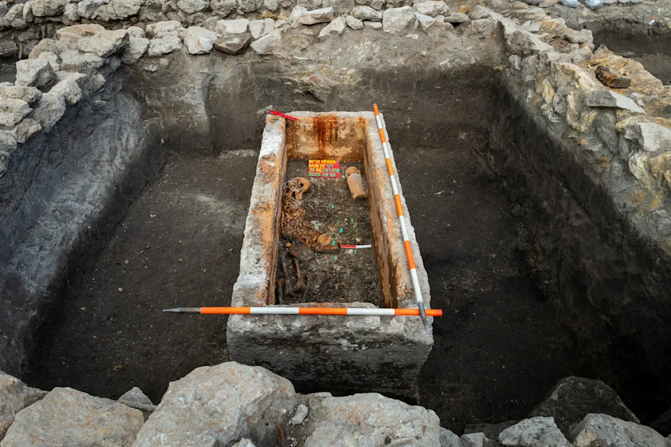 Archaeologists-lift-the-lid-on-a-1700-year-old-Roman-sarcophagus-hidden-beneath-Budapest