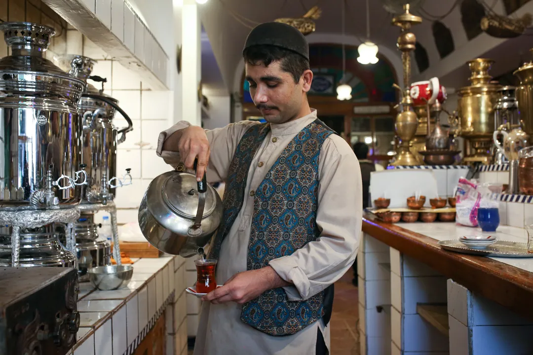 Brewing-Change-How-Coffee-Is-Challenging-Irans-Centuries-Old-Tea-Tradition