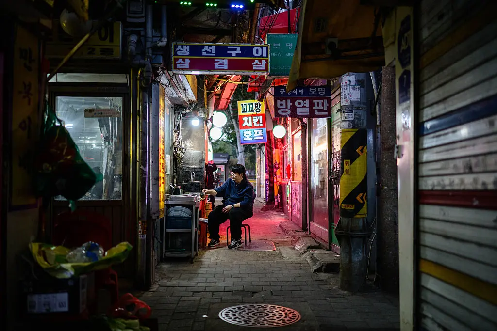 Party-Of-One-As-Some-Restaurants-Bemoan-Solo-Dining-Others-Embrace-It