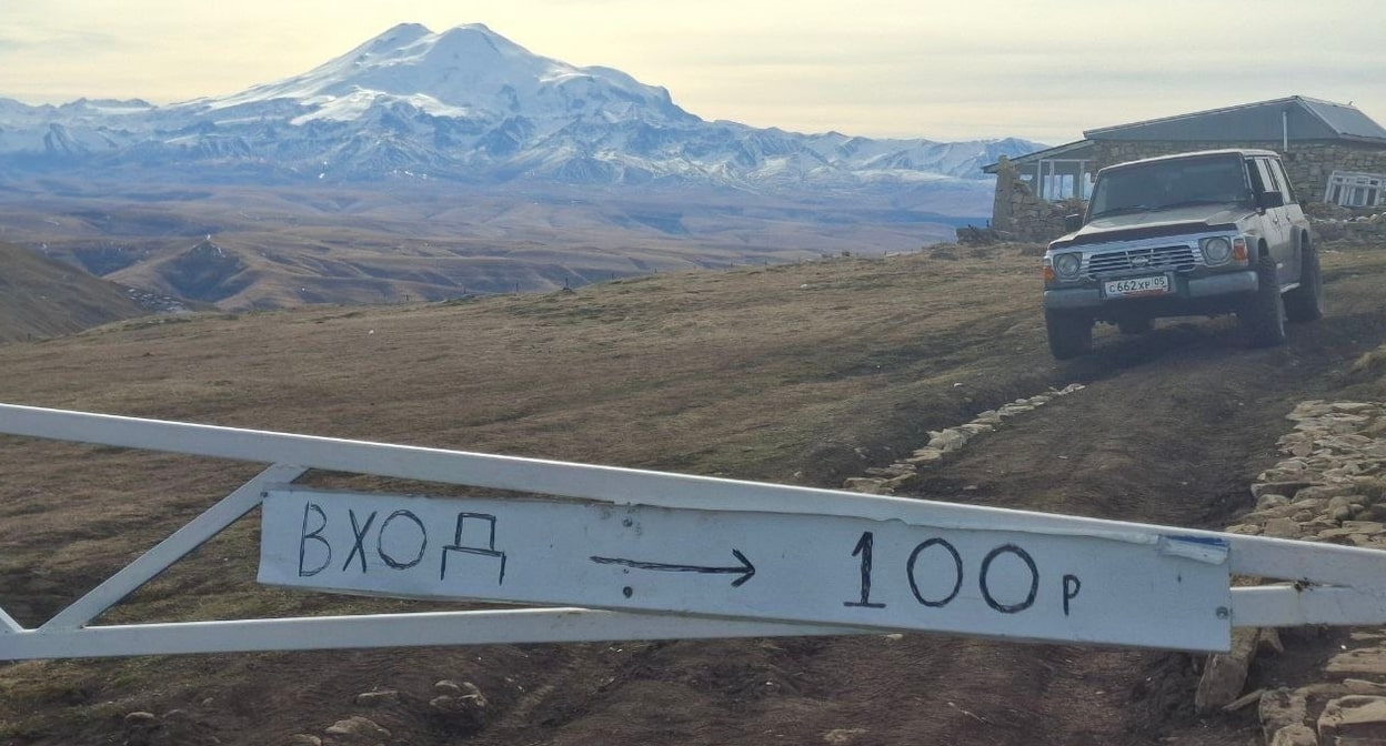 Social-Media-Users-Are-Outraged-By-The-Business-On-The-Mountain-Plateau-In-Karachay-Cherkessia