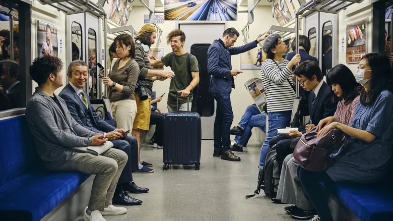 Tourists-Need-To-Follow-This-Train-Etiquette-Rule-To-Blend-In-When-Visiting-Japan