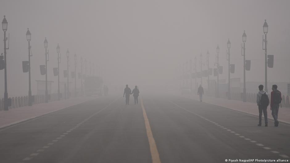 India-Toxic-Smog-Chokes-Delhi-Disrupts-Travel