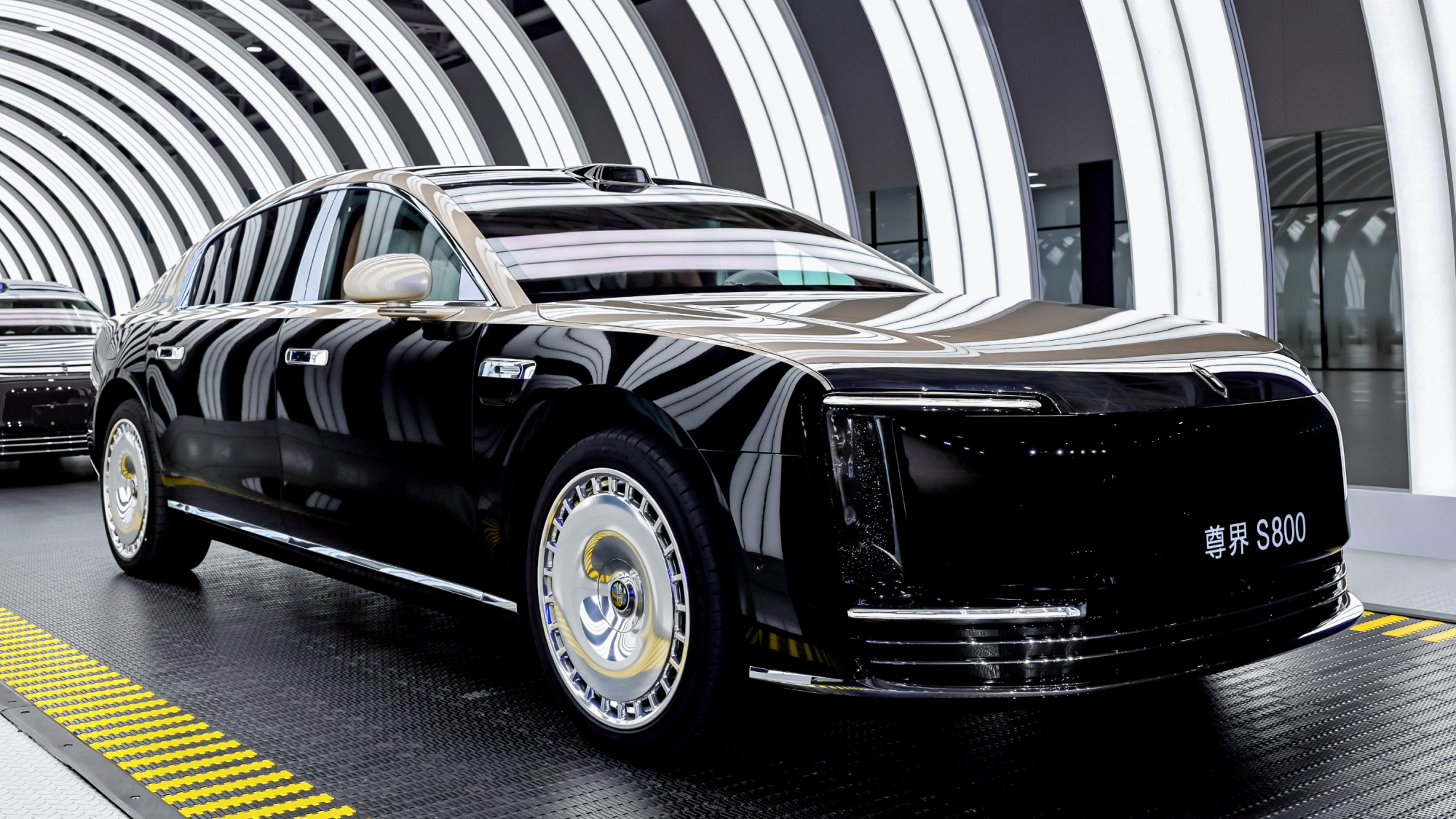 The-10000th-Maextro-S800-Sedan-From-Huawei-Was-Delivered-To-Jet-Li-In-China