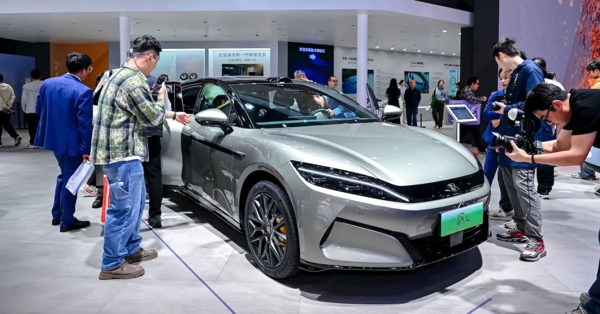 Watch-BYDs-Insanely-Fast-EV-Charger-Add-Nearly-250-Miles-Range-In-5-Minutes-Video