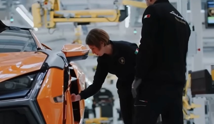 Inside-Lamborghinis-Supercar-Factory-In-Italy