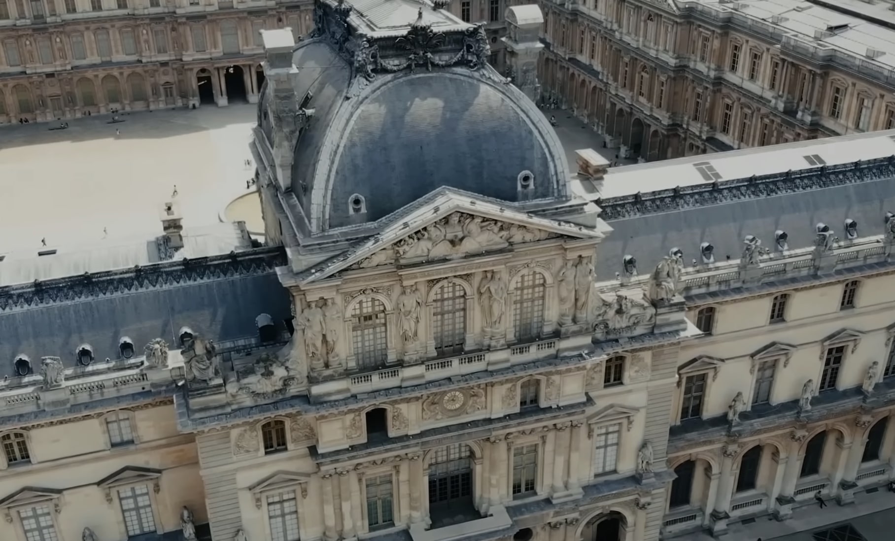 Louvre-Heist-Minute-By-Minute